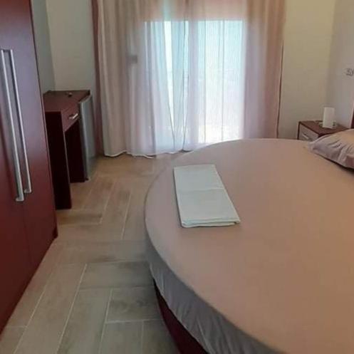 Bluflest Bed and Breakfast Dhërmi Buitenkant foto