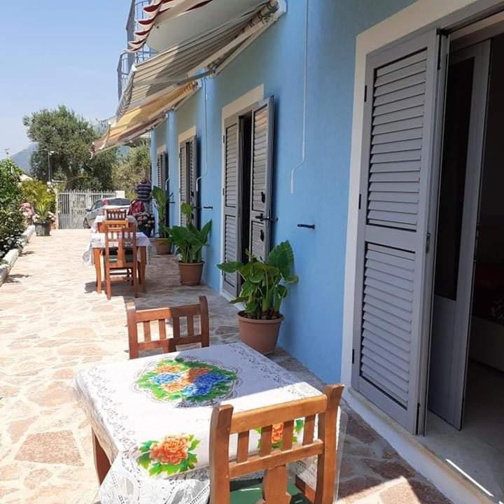 Bluflest Bed and Breakfast Dhërmi Buitenkant foto
