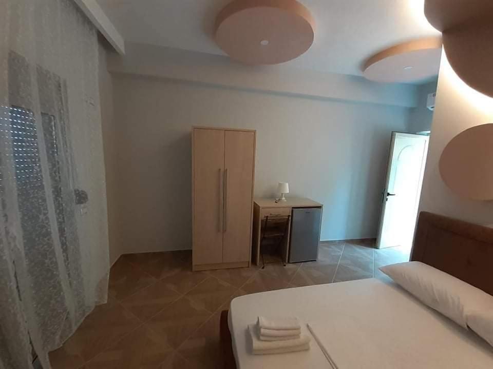 Bluflest Bed and Breakfast Dhërmi Buitenkant foto