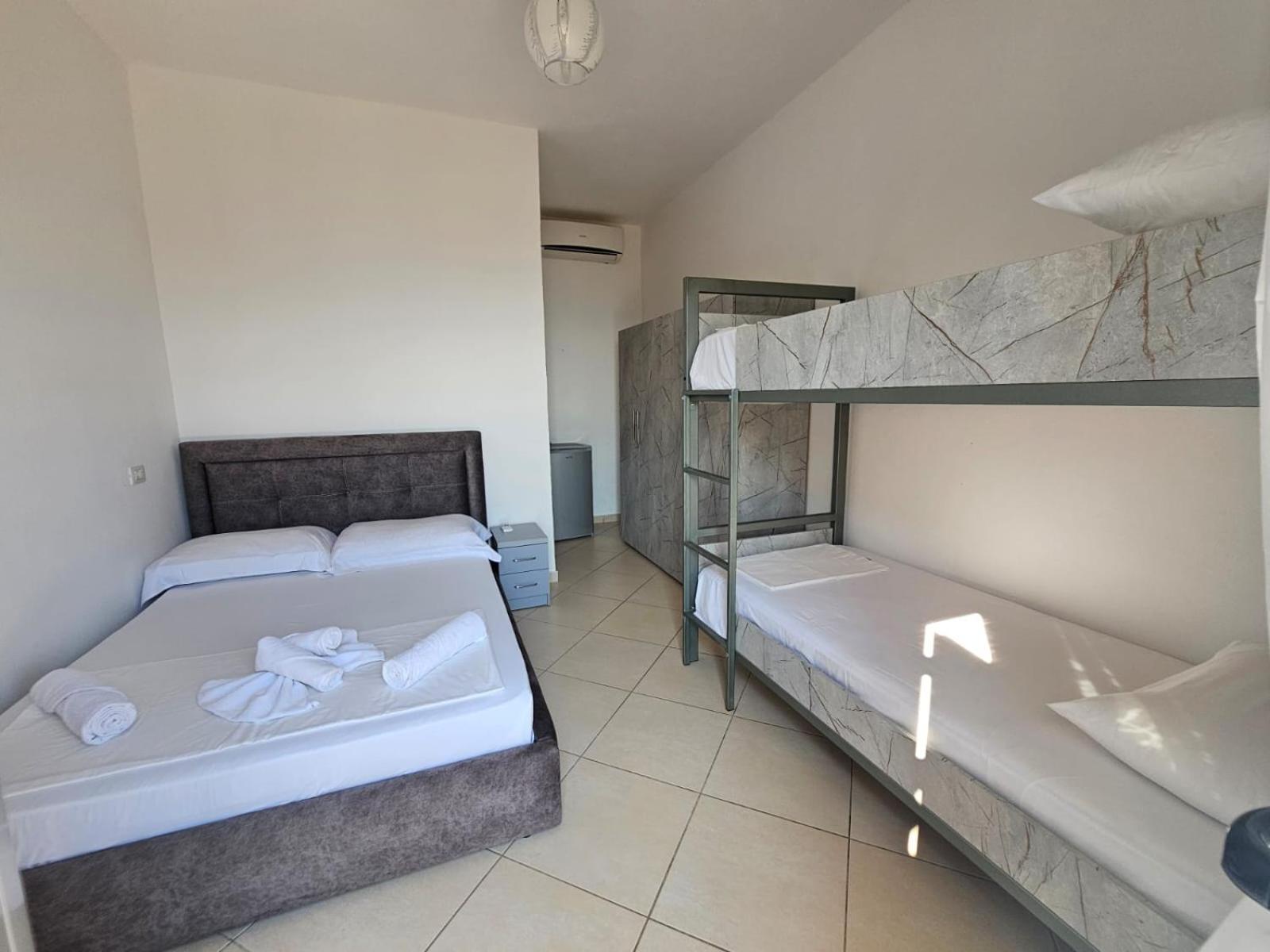Bluflest Bed and Breakfast Dhërmi Buitenkant foto